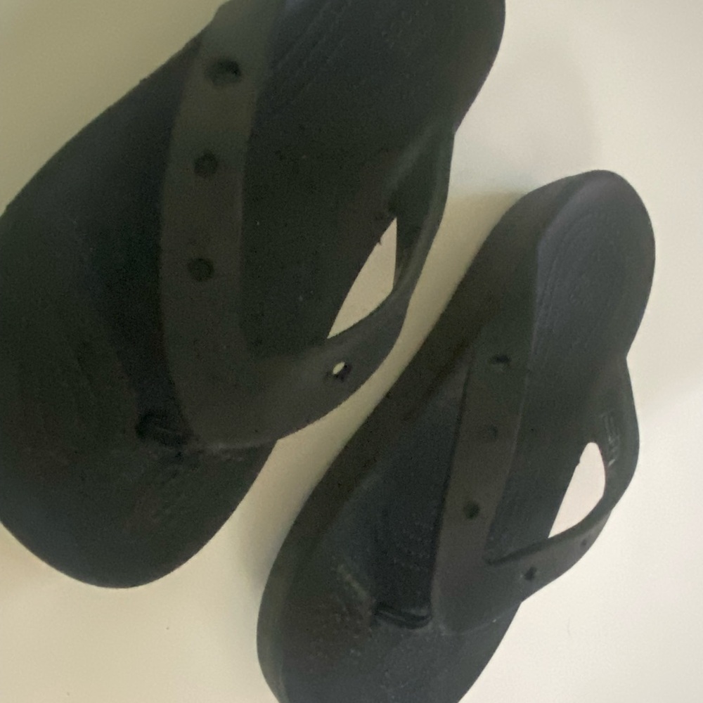 CROCS Black Sandals Comfortable and Versatile - Picture 2 of 6
